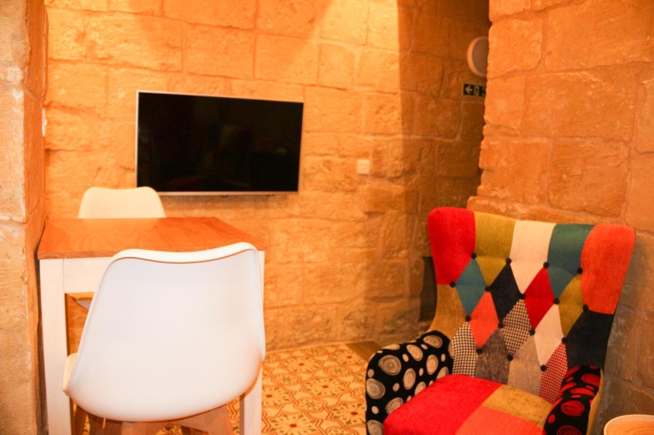 Malta'S Naughtiest Cabaret Apartment Il-Furjana Exterior foto
