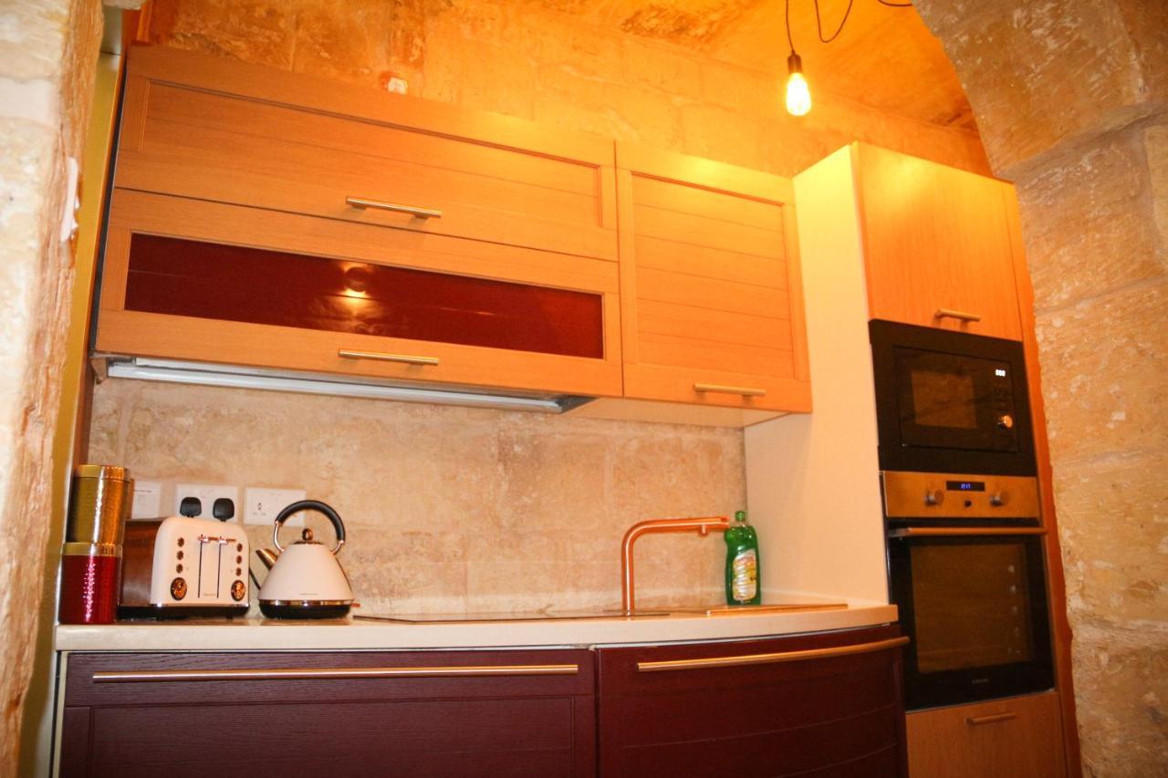 Malta'S Naughtiest Cabaret Apartment Il-Furjana Exterior foto