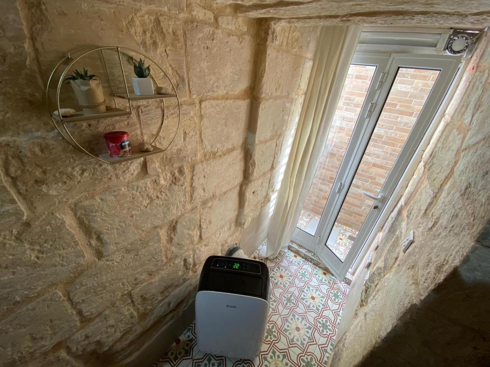 Malta'S Naughtiest Cabaret Apartment Il-Furjana Exterior foto